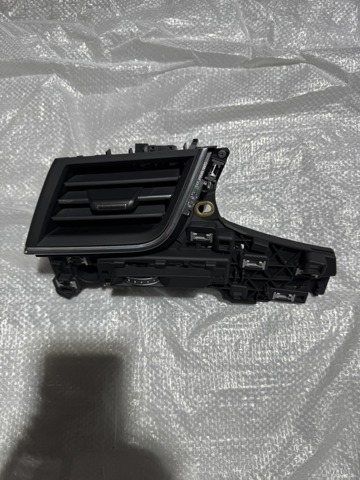 Решітка повітроводу ліва 4M1820901BE VAG