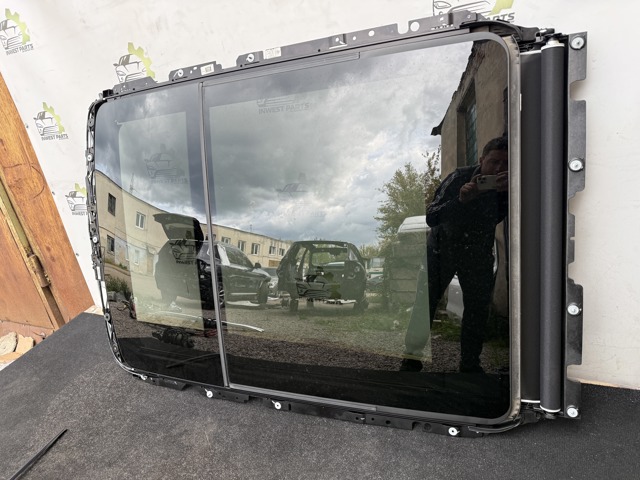 Штора люка сонцезахисна 54118738777 BMW