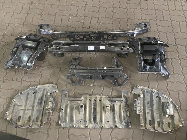 Кронштейн бампера заднього, центральний 51128737046 BMW