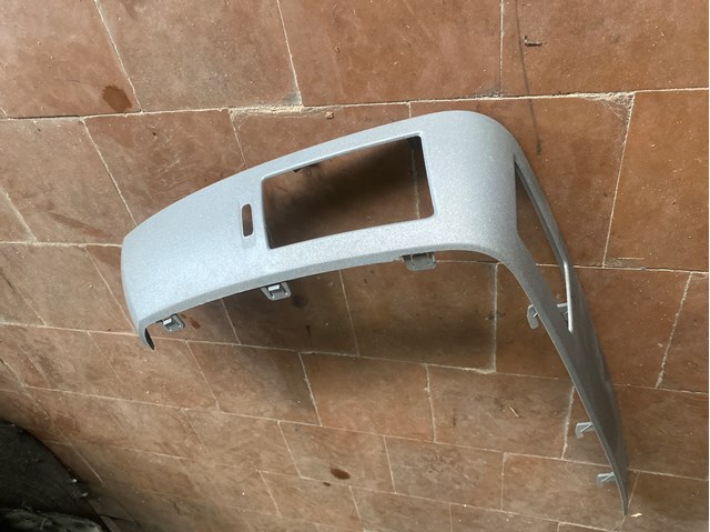 Декоративна накладка центральної консолі A9066890137 MERCEDES