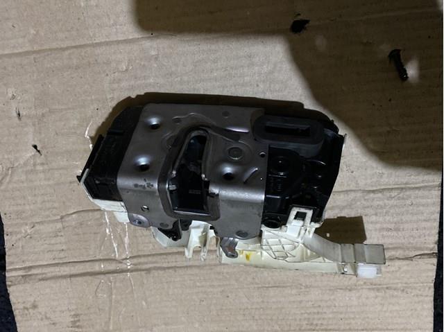 Замок задніх правих распашних дверей A9067302000 MERCEDES