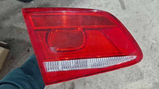 Задня ліва внутрішня фара 3AE945093K VAG