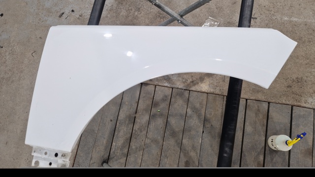 Переднє праве крило LR036591 LAND ROVER