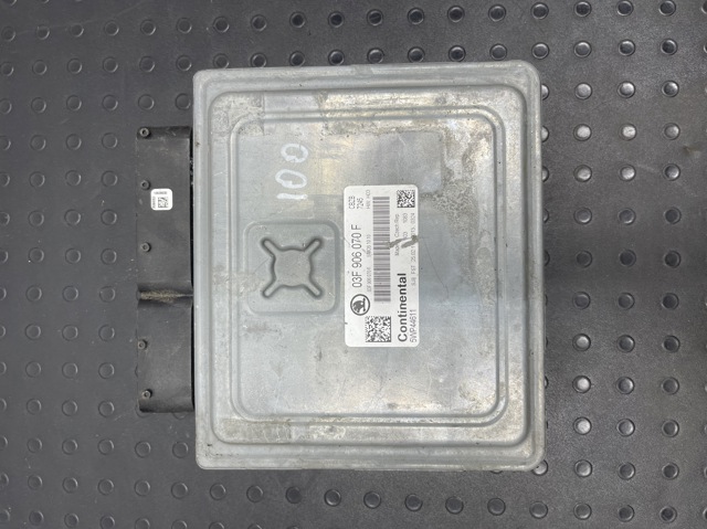 Комп'ютер двигуна 03F906070F VAG