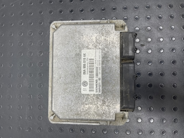 Блок двигуна 06A906019AK VAG