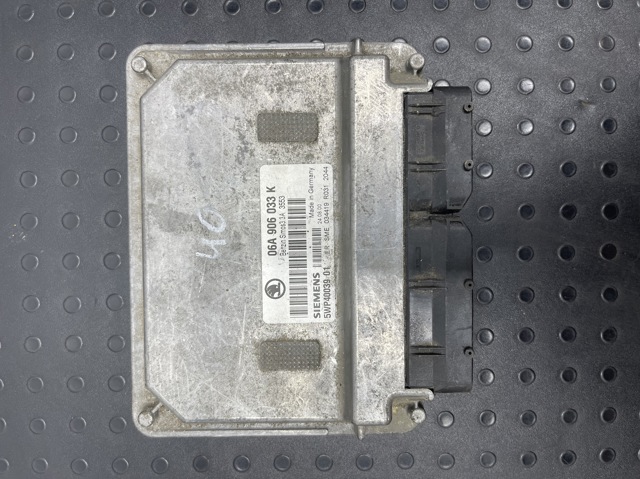 Модуль управління двигуном 06A906033K VAG