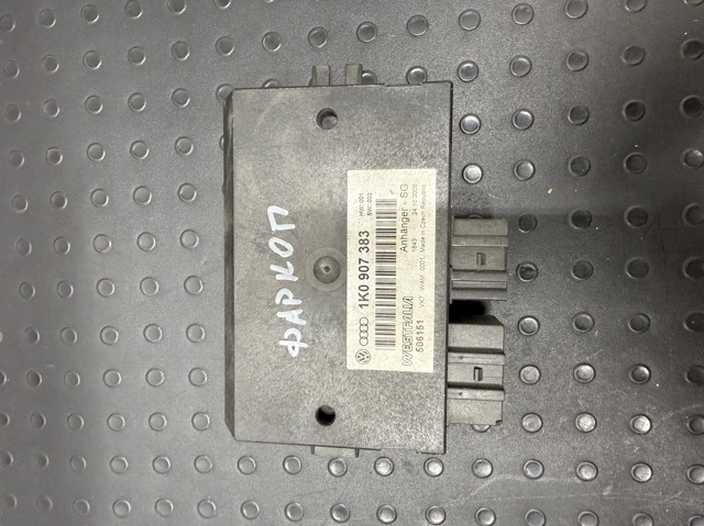 Блок керування фаркопом 1K0907383 VAG
