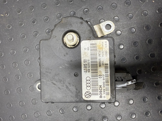 Реле контролю заряду АКБ 4L0915181 VAG
