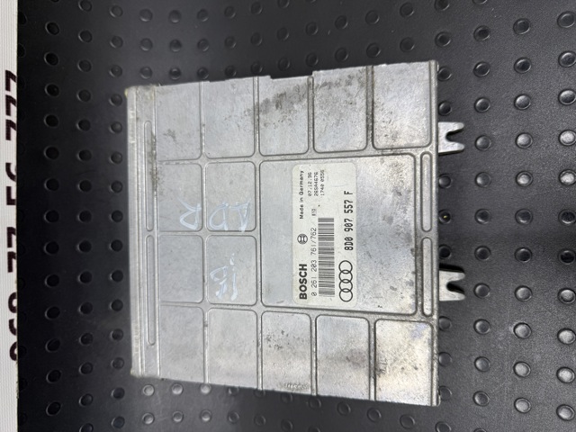Модуль управління двигуном 8D0907557F VAG