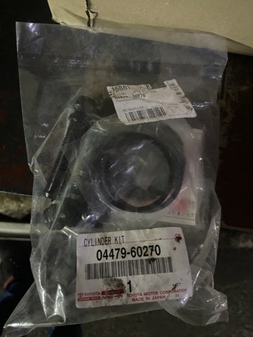 Супорт гальмівного, заднього 447960270 TOYOTA