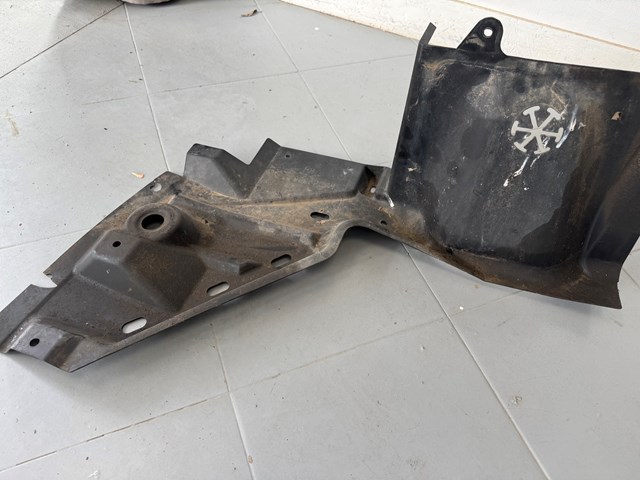 Захист двигуна, правий MR989686 MITSUBISHI