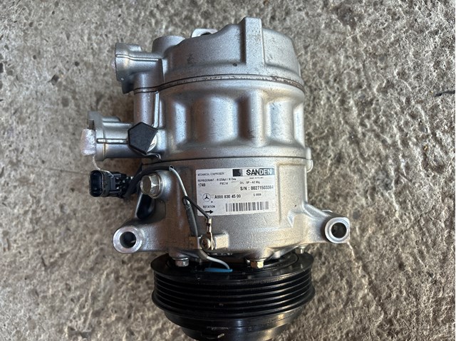 Компресор системи кондиціювання A0008304500 MERCEDES