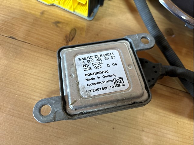Датчик оксидів азоту NOX, задній A0009059803 MERCEDES