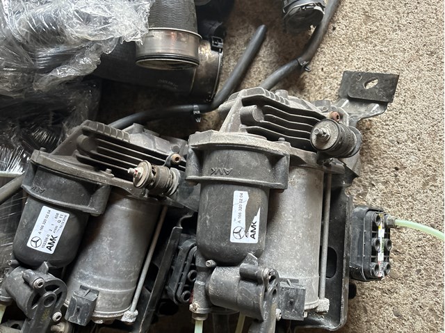 Компресор пневмоподвески A1663200204 MERCEDES