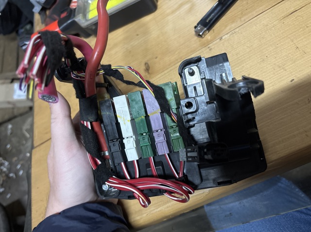 Корпус запобіжників A1665409315 MERCEDES