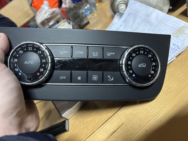 Блок управління режимів опалення / кондиціонування A1669008721 MERCEDES