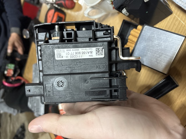 Коробка запобіжників A1669067701 MERCEDES