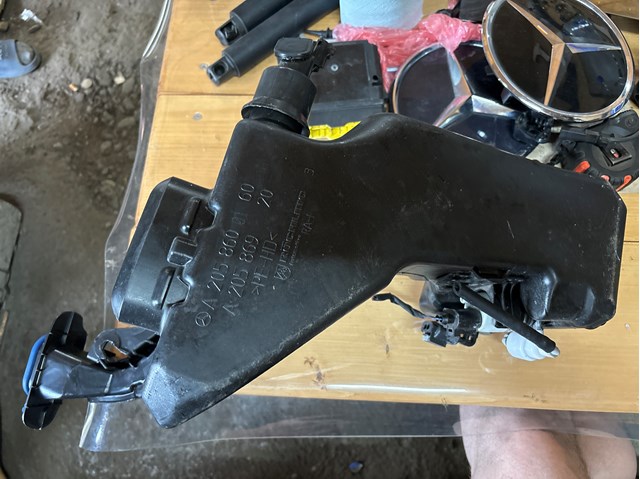 Горловина бачка омивача A2058600160 MERCEDES