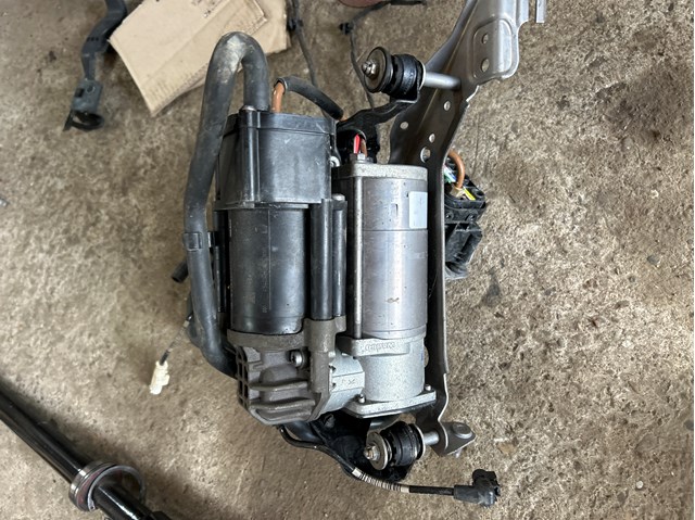 Компресор пневмопідкачкою (амортизаторів) A2133200104 MERCEDES