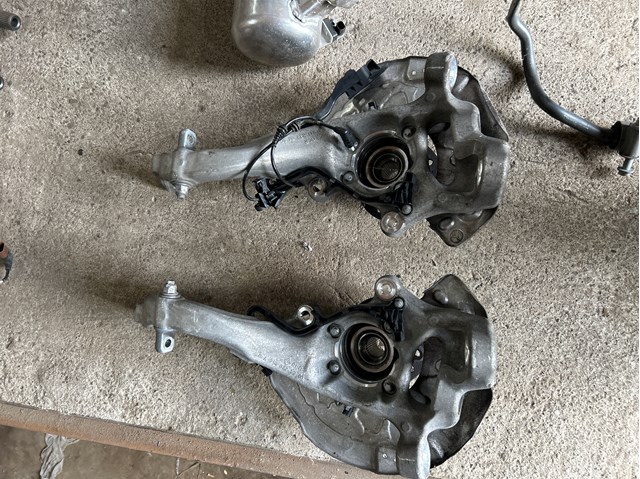 Цапфа поворотного кулака A2133325200 MERCEDES