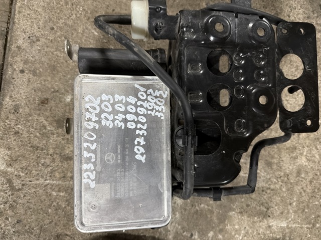 Компресор підкачки амортизаторів A2233209702 MERCEDES