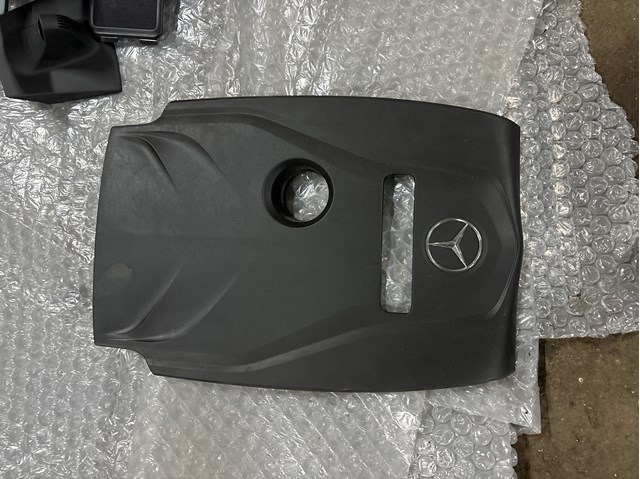 Кришка двигуна декоративна A2740106707 MERCEDES