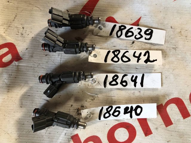 Форсунка дизельна в зборі, розпилювач + тримач 232500D020 TOYOTA
