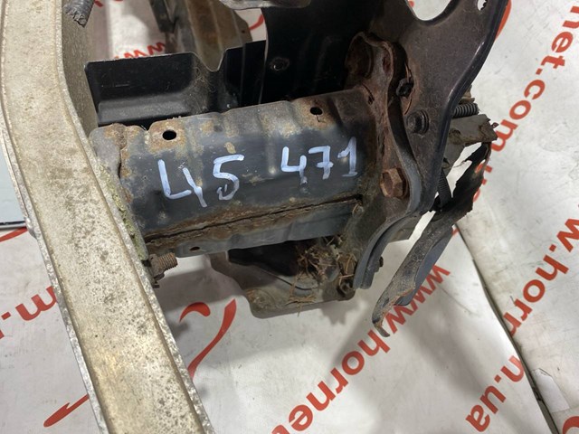 Кронштейн підсилювача переднього бампера 5710853010 TOYOTA