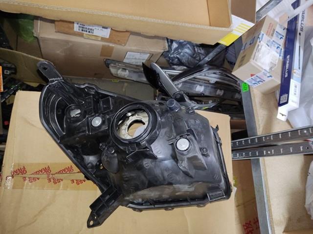 Фара ліва передня 8110642250 TOYOTA