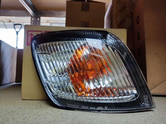 Скло поворотника, правого 8151144010 TOYOTA