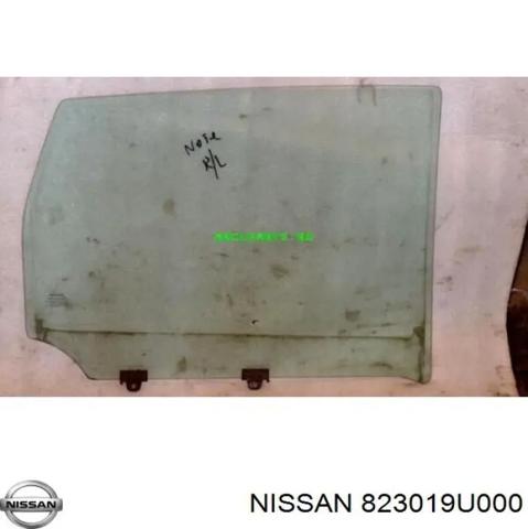 Скло задньої двері лівої 823019U000 NISSAN