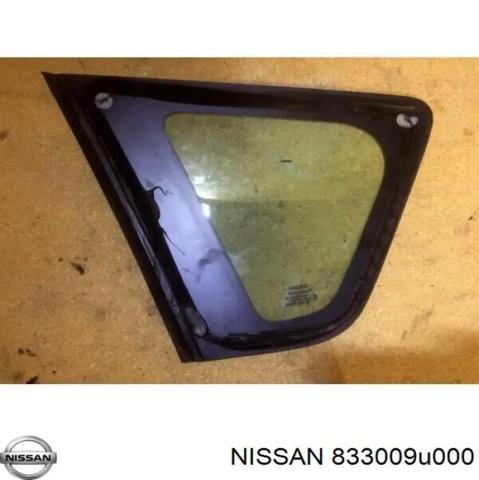 Скло кузова/багажного відсіку, праве 833009U000 NISSAN