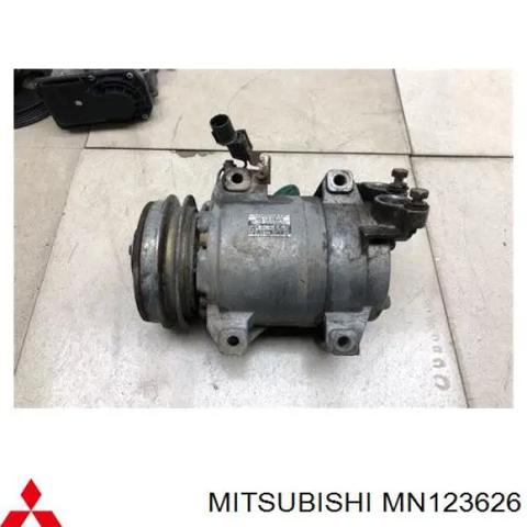 Компресор кондиціонера MN123626 MITSUBISHI