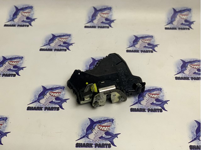 Замок водійських дверей 6904053140 TOYOTA