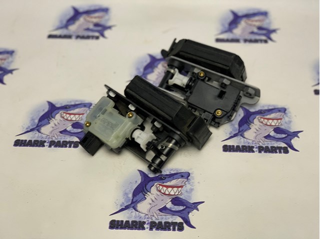 Замок кришки багажника FUG500140 LAND ROVER