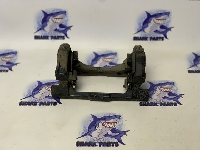 Скоба гальмівного заднього супорта LR025737 LAND ROVER