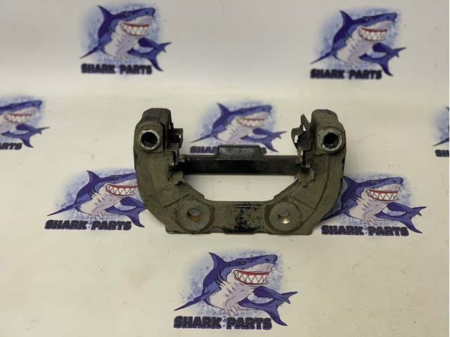Скоба супорту заднього LR025738 LAND ROVER