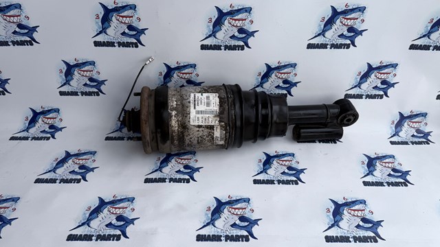 Стійка задня права LR032652 LAND ROVER