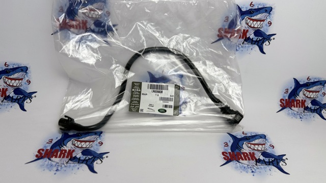 Патрубок системи охолодження LR035630 LAND ROVER