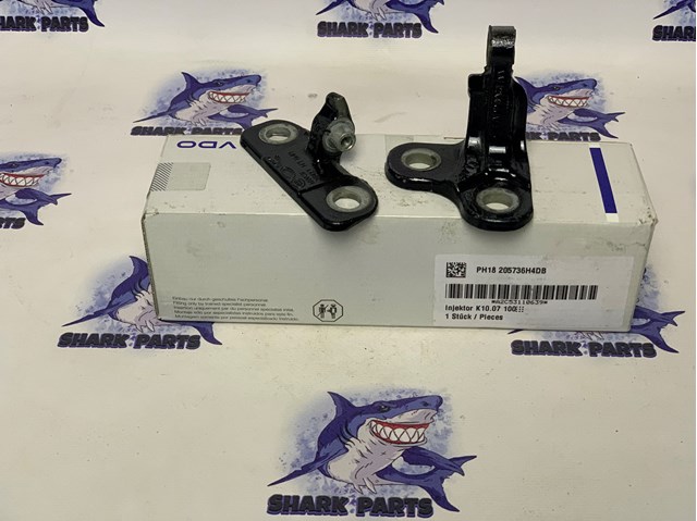 Петля водійських дверей LR036579 LAND ROVER