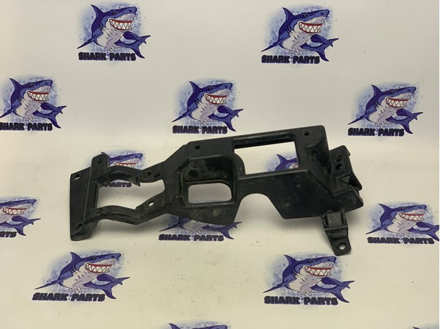 Кронштейн кріплення протитуманной фари, лівої LR050518 LAND ROVER