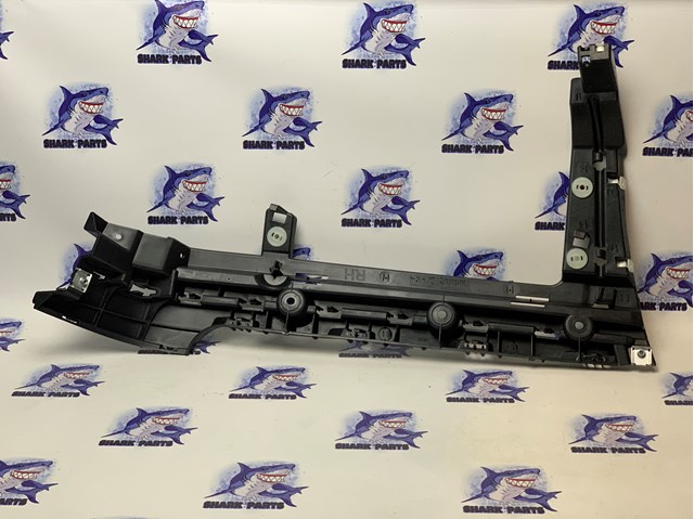 Напрямна заднього бампера, права LR076516 LAND ROVER
