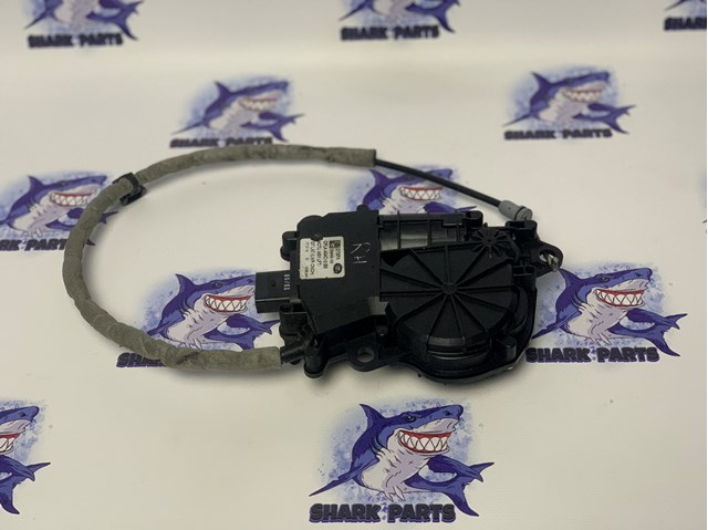 Замок дверей багажника LR095550 LAND ROVER