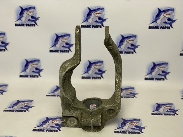Вилка нижня амортизатора переднього, права LR105282 LAND ROVER