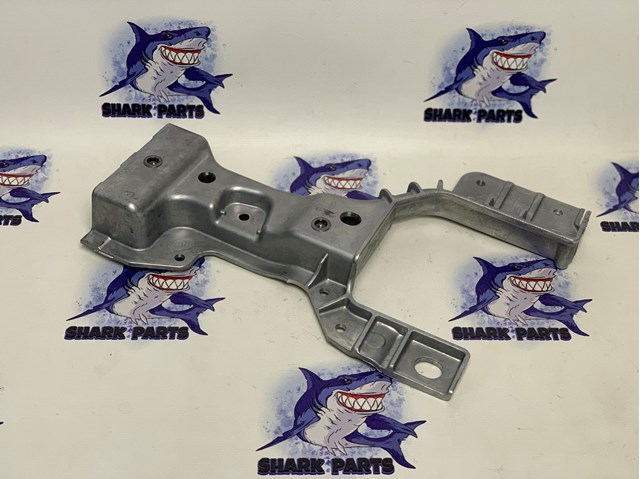 Кронштейн бампера переднього LR143160 LAND ROVER