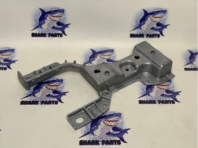 Кріплення бампера переднього LR143161 LAND ROVER