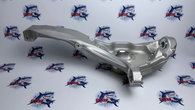 Кулак поворотний передній правий LR146346 LAND ROVER