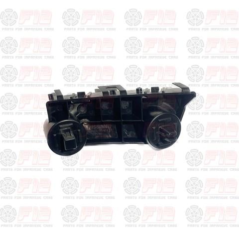Ліве кріплення переднього бампера 620454GA0A NISSAN