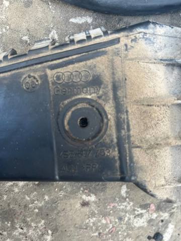 Направляюча заднього бампера, ліва 4B5807453A VAG