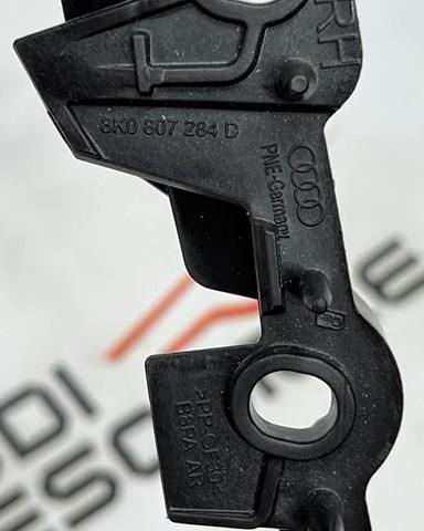 Направляюча переднього бампера, права 8K0807284D VAG